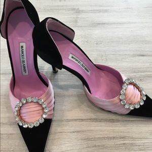 Never worn GORGEOUS Manolo Blahnik Dorsay Velvet and satin heels